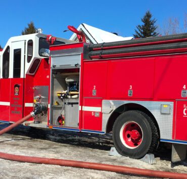 camion pompier hiver generique Incendie au Qu&eacute;bec: les autorit&eacute;s confirment un d&eacute;c&egrave;s