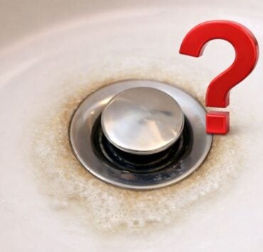 evierr e1769012093189 Lavabo bouch&eacute; et aucun plombier disponible ? Les premiers gestes &agrave; poser imm&eacute;diatement