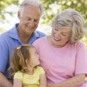 grandpp e1768243361416 Bonne nouvelle : &ecirc;tre grand-parent aurait des effets positifs sur la sant&eacute;