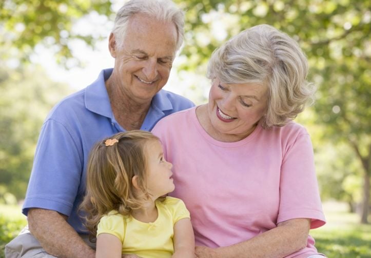 Bonne nouvelle : être grand-parent aurait des effets positifs sur la santé 1 Bonne nouvelle : être grand-parent aurait des effets positifs sur la santé grandpp e1768243361416 Bonne nouvelle : être grand-parent aurait des effets positifs sur la santé
