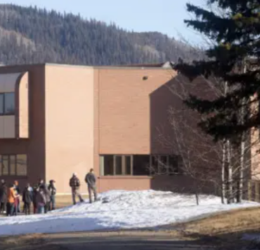 Capture decran 2026 02 12 210456 Trag&eacute;die &agrave; Tumbler Ridge : la GRC identifie les huit victimes