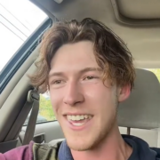 Capture decran 2026 02 13 184916 &laquo; J&rsquo;ai tout fait comme il faut &raquo; : le cri du c&oelig;ur d&rsquo;un jeune dipl&ocirc;m&eacute; qui n&rsquo;arrive pas &agrave; se trouver une job