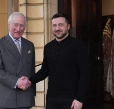 Capture decran 2026 02 14 080821 Charles III et Volodymyr Zelensky r&eacute;unis : la photo qui fait r&eacute;agir &mdash; avez-vous remarqu&eacute; ce d&eacute;tail ?