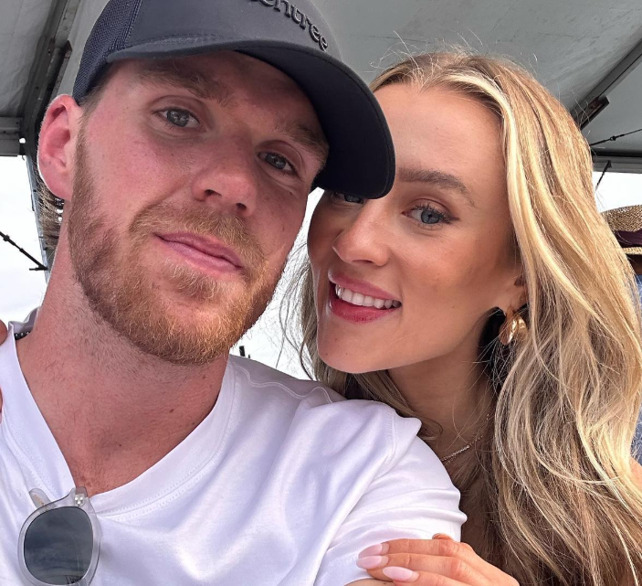 À Milan, Lauren Kyle éclipse tout le monde avec un look à plus de 10 000 $ 1 À Milan, Lauren Kyle éclipse tout le monde avec un look à plus de 10 000 $ Capture decran 2026 02 19 173210 1 À Milan, Lauren Kyle éclipse tout le monde avec un look à plus de 10 000 $