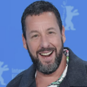 Capture le 2026 02 09 a 12.19.04 La casquette d&rsquo;Adam Sandler au Super Bowl fait sursauter les internautes