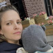 Capture le 2026 02 11 a 02.40.10 Sarah-Jeanne Labrosse s&rsquo;ouvre sur les critiques envers les pr&eacute;noms de ses enfants qui l&rsquo;ont profond&eacute;ment bless&eacute;e