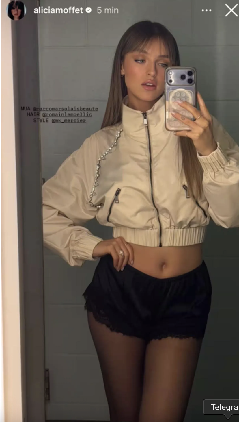 Capture le 2026 02 14 a 03.53.38 Alicia Moffet fait tourner les t&ecirc;tes en minishort de dentelle