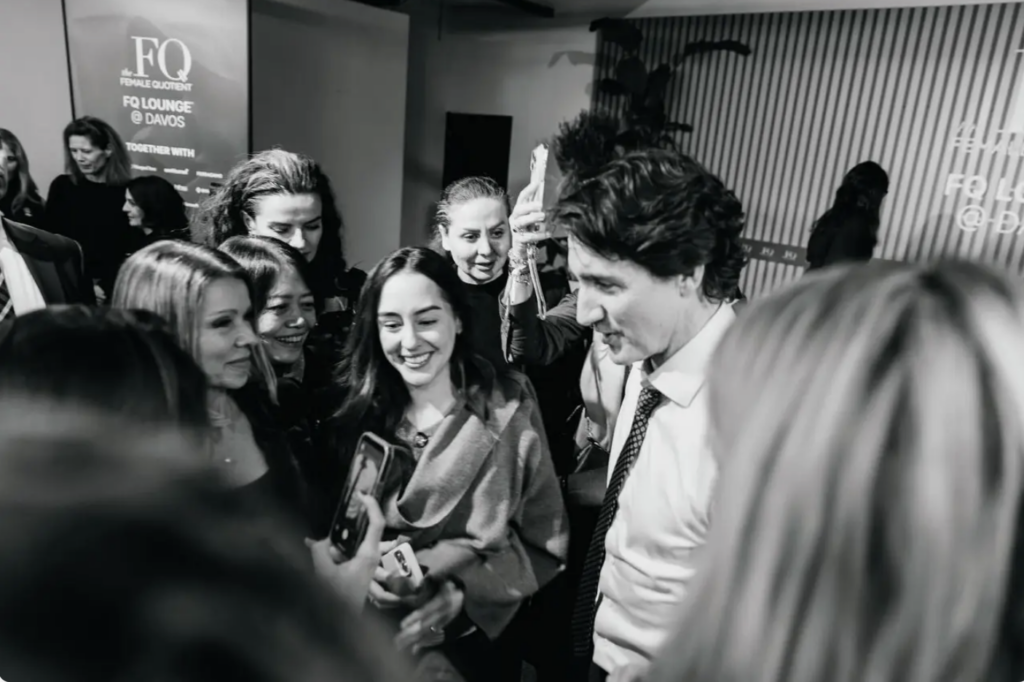 Capture le 2026 02 14 a 23.57.05 1 Katy Perry partage de nouvelles photos avec Justin Trudeau et les internautes ont tous remarqu&eacute; la m&ecirc;me chose