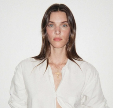 Capture le 2026 02 18 a 00.38.26 Charlotte Cardin au soleil : sa photo en bikini qui enflamme le web !