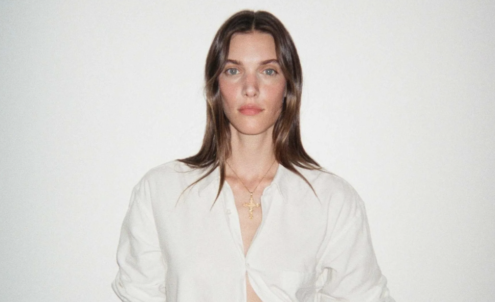 Capture le 2026 02 18 a 00.38.26 Charlotte Cardin au soleil : sa photo en bikini qui enflamme le web !