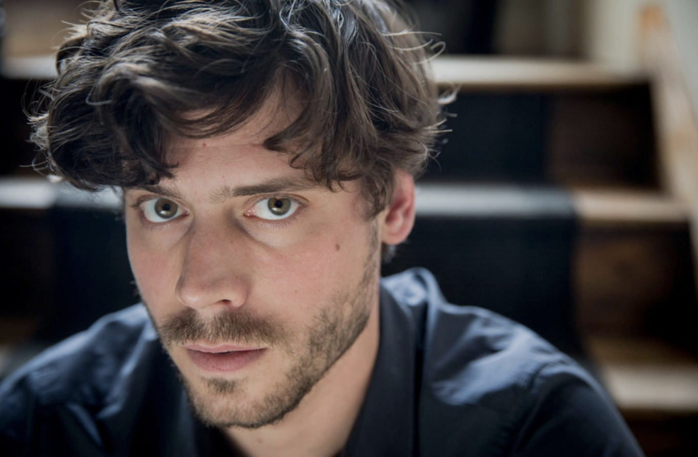 Capture le 2026 02 22 a 08.24.07 Fran&ccedil;ois Arnaud relance les sp&eacute;culations amoureuses avec cet homme et c'est un acteur connu