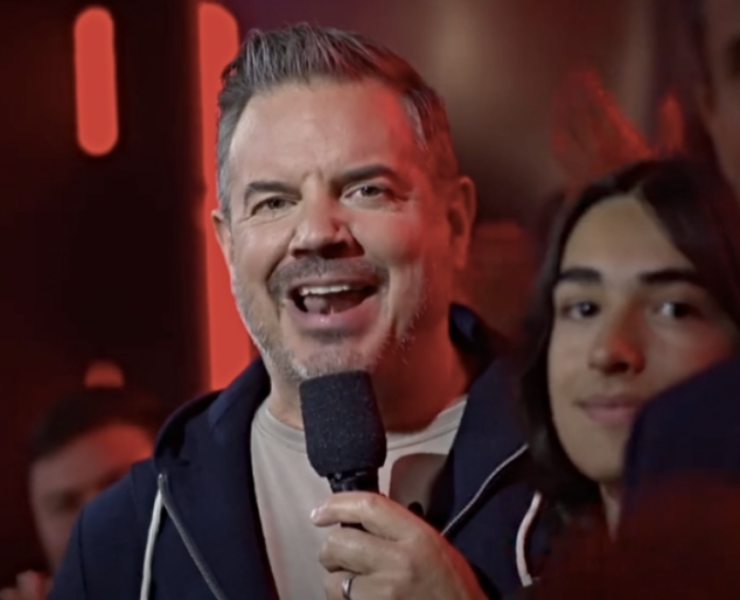 Capture le 2026 02 24 a 13.23.04 Encourag&eacute; par un ami c&eacute;l&egrave;bre, il ose enfin tenter sa chance &agrave; La Voix