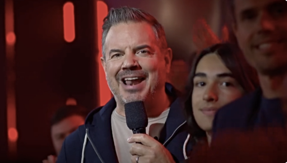 Encouragé par un ami célèbre, il ose enfin tenter sa chance à La Voix 1 Encouragé par un ami célèbre, il ose enfin tenter sa chance à La Voix Capture le 2026 02 24 a 13.23.04 Encouragé par un ami célèbre, il ose enfin tenter sa chance à La Voix