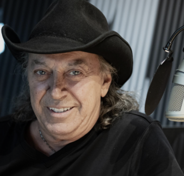 Capture le 2026 02 25 a 10.42.12 Voici la femme qui partage la vie de Paul Dara&icirc;che des ann&eacute;es