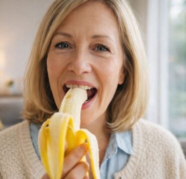 femmeban e1770050032925 Plus de 50 ans ? Voici ce que peut provoquer une banane par jour