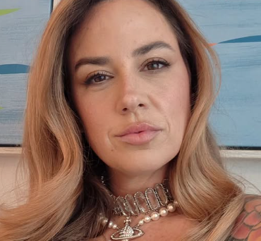 Capture decran 2026 03 29 163342 Val&eacute;rie Roberts rayonne dans un look d'&eacute;t&eacute; audacieux qui fait parler