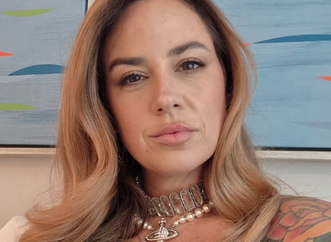 Capture decran 2026 03 29 163342 Val&eacute;rie Roberts rayonne dans un look d'&eacute;t&eacute; audacieux qui fait parler