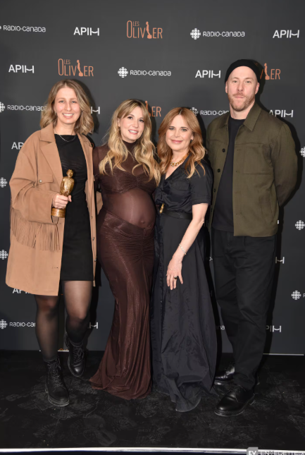 Capture decran 2026 03 30 082235 Elle rayonne sur le tapis rouge&hellip; et une belle surprise attire tous les regards