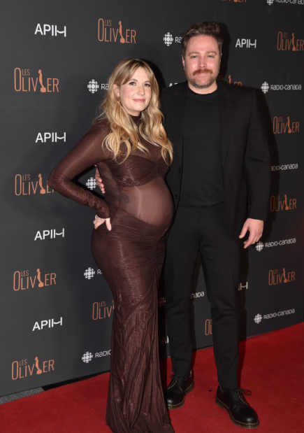 Capture decran 2026 03 30 082254 Elle rayonne sur le tapis rouge&hellip; et une belle surprise attire tous les regards