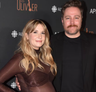 Capture decran 2026 03 30 082427 Elle rayonne sur le tapis rouge&hellip; et une belle surprise attire tous les regards