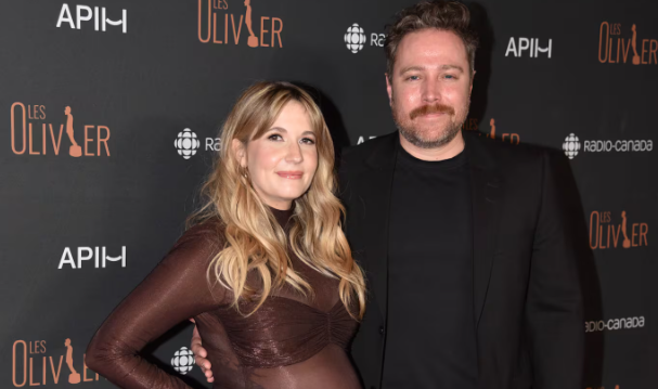 Capture decran 2026 03 30 082427 Elle rayonne sur le tapis rouge&hellip; et une belle surprise attire tous les regards