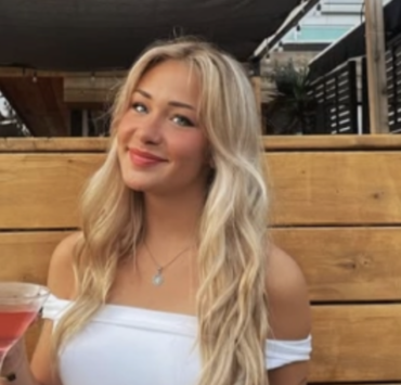 Capture le 2026 03 04 a 13.18.10 Romie Lacasse de Star Acad&eacute;mie rayonne en maillot de bain qui captive le web