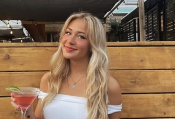 Capture le 2026 03 04 a 13.18.10 Romie Lacasse de Star Acad&eacute;mie rayonne en maillot de bain qui captive le web