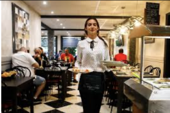 Capture le 2026 03 04 a 22.12.12 Les 3 traits des personnes qui aident les serveurs &agrave; d&eacute;barrasser, selon les psys