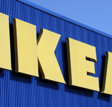 Capture le 2026 03 17 a 08.32.20 Cette petite trouvaille IKEA aide &agrave; doubler l&rsquo;espace dans les armoires (et elle passe souvent inaper&ccedil;ue)