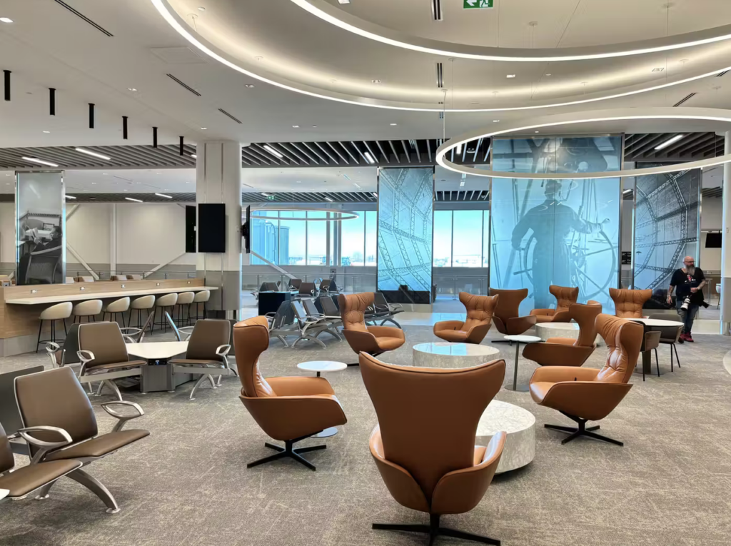 De 1927 à 2026 : comment le plus vieil aéroport du Canada est redevenu le futur du voyage à Montréal 3 De 1927 à 2026 : comment le plus vieil aéroport du Canada est redevenu le futur du voyage à Montréal Capture le 2026 03 26 a 11.59.23 De 1927 à 2026 : comment le plus vieil aéroport du Canada est redevenu le futur du voyage à Montréal