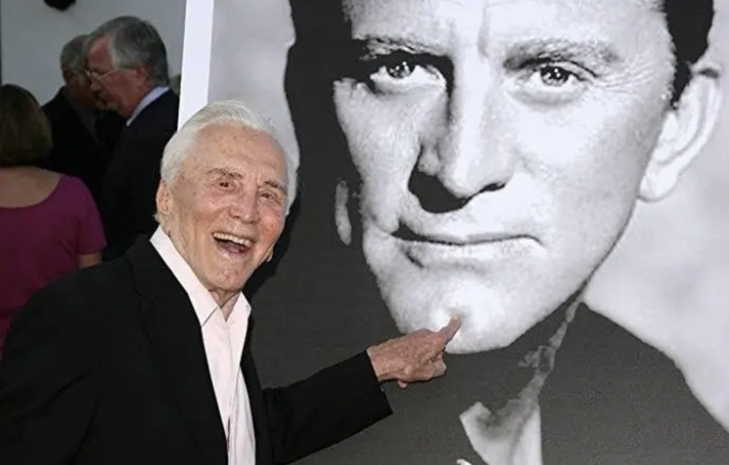 Capture le 2026 03 29 a 07.06.28 D'un quartier pauvre de New York au sommet d'Hollywood : L'incroyable force de caract&egrave;re d'un homme qui a tout d&eacute;fi&eacute;