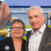 montage final 1774429485 Un spectateur de "La Poule aux &oelig;ufs d'or" va trop loin : d&eacute;couvrez le geste qui a enflamm&eacute; les r&eacute;seaux sociaux