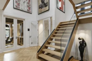 2 1 Cole Caufield habitait cette r&eacute;sidence impressionnante &agrave; ses d&eacute;buts &agrave; Montr&eacute;al