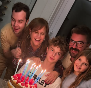 Capture decran 2026 04 24 125647 e1777049962355 Patricia Paquin et Louis-Fran&ccedil;ois Marcotte : enflamme le web avec une rare photo de famille tr&egrave;s chic!