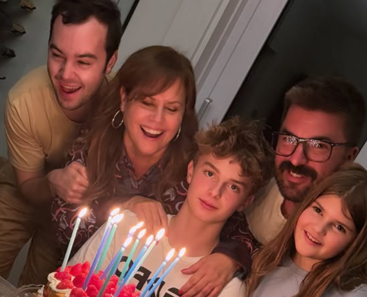 Capture decran 2026 04 24 125647 e1777049962355 Patricia Paquin et Louis-Fran&ccedil;ois Marcotte : enflamme le web avec une rare photo de famille tr&egrave;s chic!