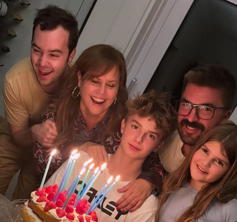 Capture decran 2026 04 24 125647 e1777049962355 Patricia Paquin et Louis-Fran&ccedil;ois Marcotte : enflamme le web avec une rare photo de famille tr&egrave;s chic!