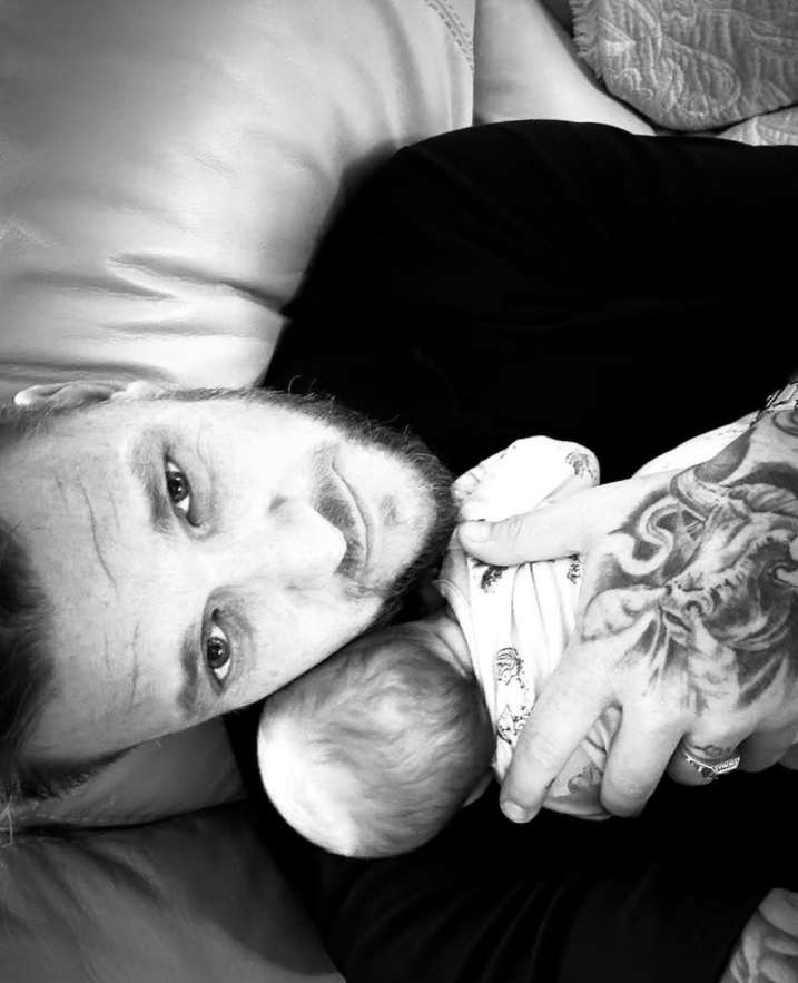 Capture decran 2026 04 27 080544 Mathieu Baron comme vous le voyez rarement : 10 photos avec ses enfants