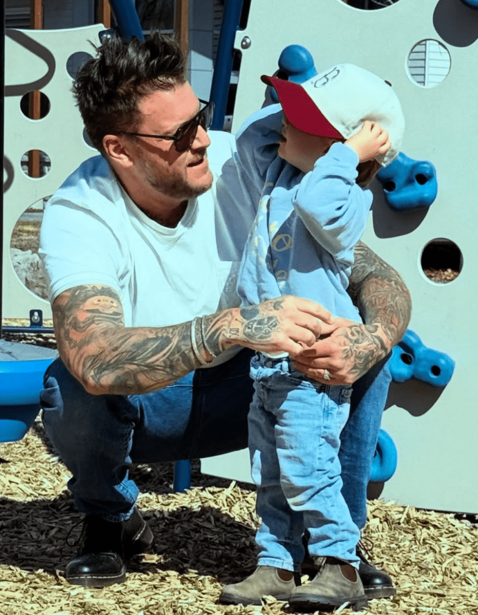 Capture decran 2026 04 27 080551 Mathieu Baron comme vous le voyez rarement : 10 photos avec ses enfants