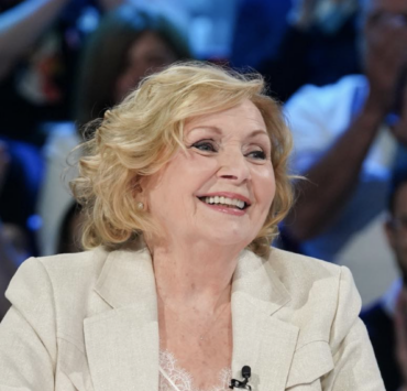 Capture decran le 2026 04 16 a 12.12.46 France Castel transform&eacute;e : elle montre sa nouvelle coiffure apr&egrave;s la maladie