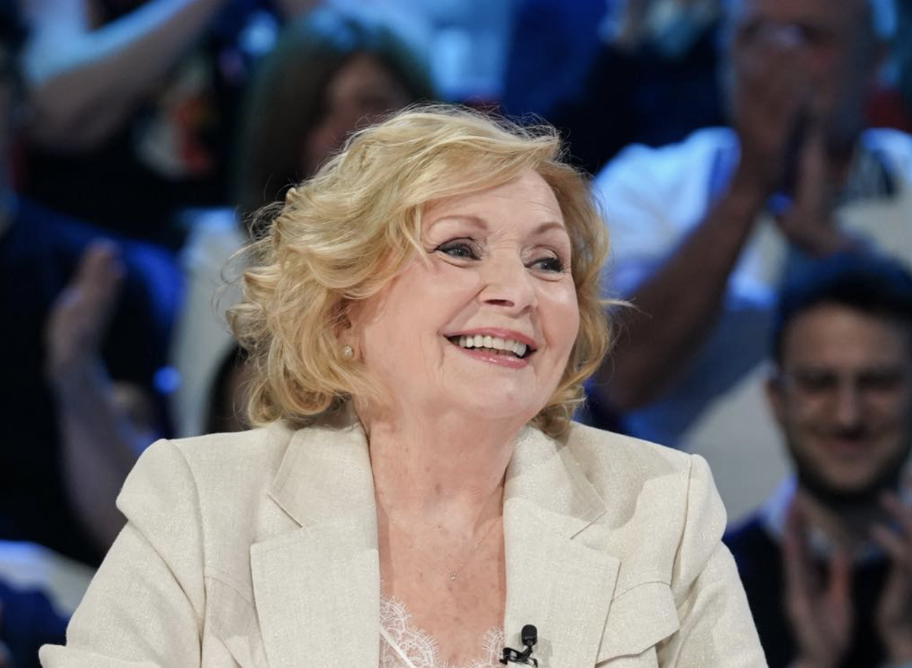 Capture decran le 2026 04 16 a 12.12.46 France Castel transform&eacute;e : elle montre sa nouvelle coiffure apr&egrave;s la maladie