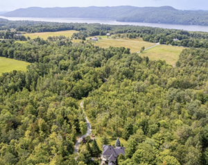 Capture le 2026 04 05 a 10.12.53 Le secret des 13 acres de R&eacute;my Girard : d&eacute;couvrez l'int&eacute;rieur de sa maison vendue pour 1 150 000 $