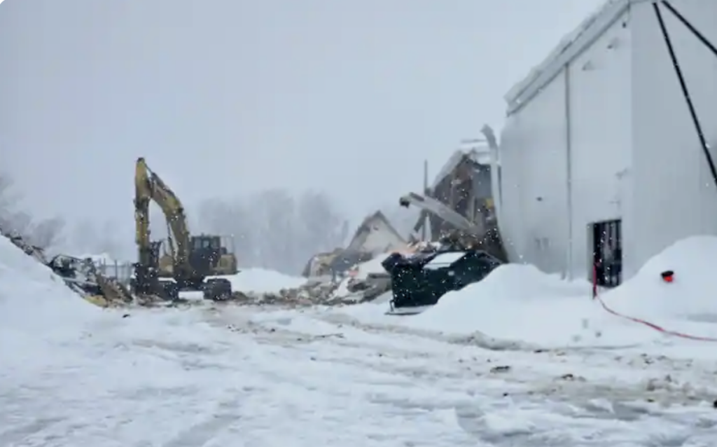 Capture le 2026 04 07 a 11.03.33 Fin des activit&eacute;s &agrave; &Eacute;vain : le d&eacute;mant&egrave;lement d'une partie du b&acirc;timent forc&eacute; apr&egrave;s un effondrement choc