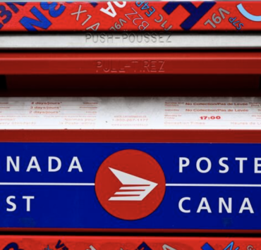 Capture le 2026 04 09 a 12.00.16 Bo&icirc;tes communautaires et bureaux ferm&eacute;s : les impacts cach&eacute;s de la nouvelle r&eacute;forme de Postes Canada