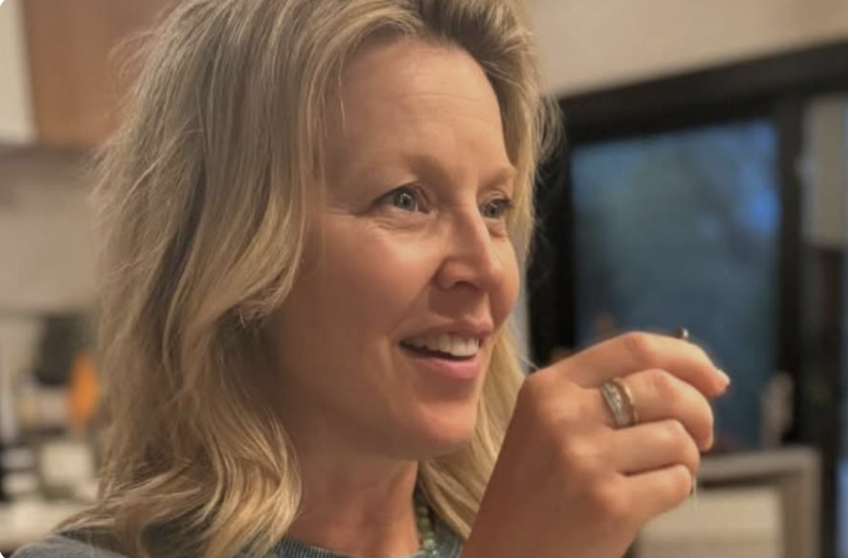 Capture le 2026 04 10 a 09.47.33 Qui sera l'&eacute;lue ? On a compil&eacute; les noms les plus cit&eacute;s pour reprendre le micro du vendredi soir &agrave; TVA