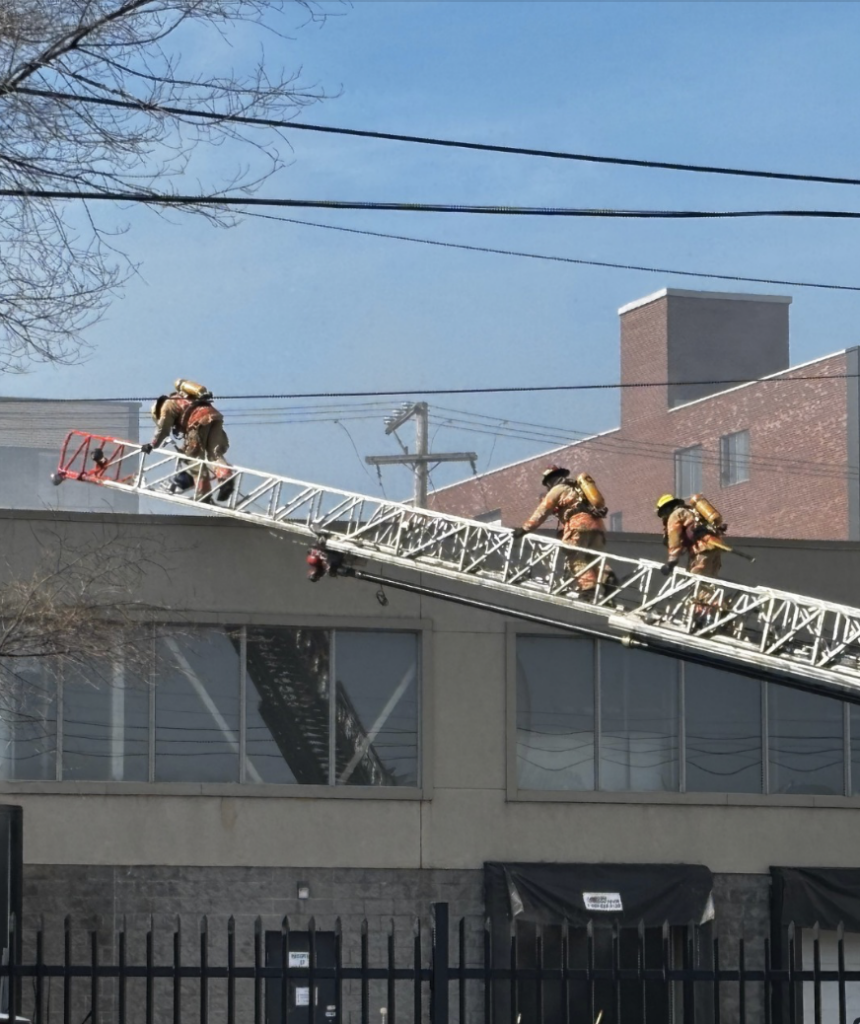 Capture le 2026 04 10 a 11.47.32 Coup dur pour Normand D&rsquo;Amour : un incendie majeur ravage l&rsquo;entrep&ocirc;t des jeux Randolph
