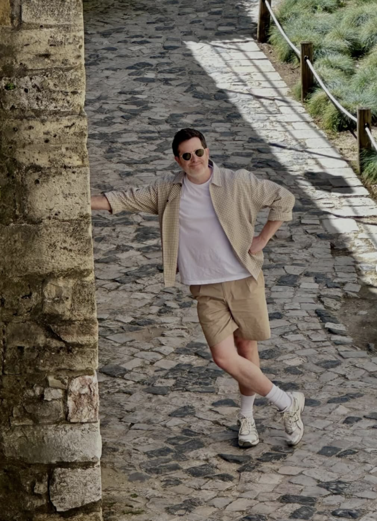 Capture le 2026 04 11 a 20.16.56 &laquo; Coup de projecteur : les images in&eacute;dites du p&eacute;riple familial de Jean-Philippe Dion enflamment le web. &raquo;