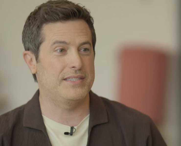 Capture le 2026 04 11 a 20.33.13 &laquo; Coup de projecteur : les images in&eacute;dites du p&eacute;riple familial de Jean-Philippe Dion enflamment le web. &raquo;