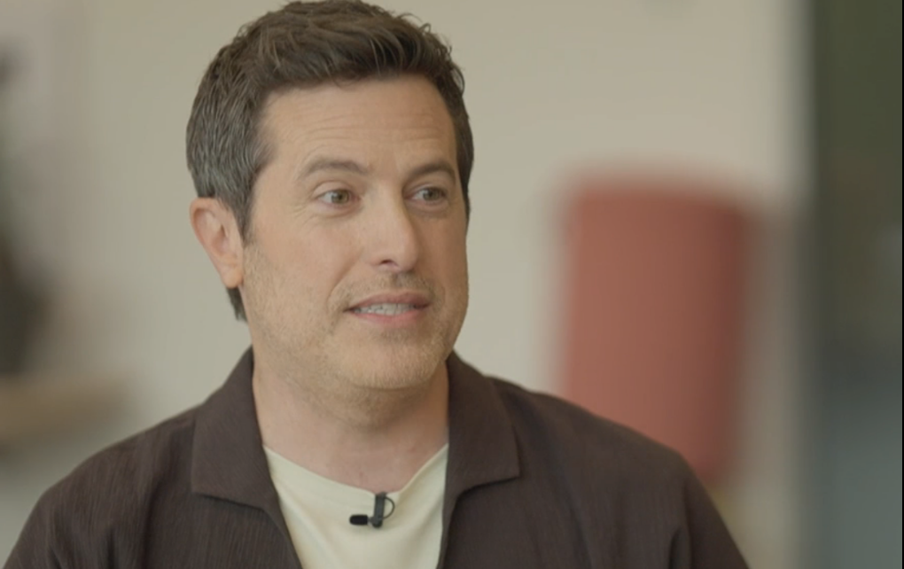 Capture le 2026 04 11 a 20.33.13 &laquo; Coup de projecteur : les images in&eacute;dites du p&eacute;riple familial de Jean-Philippe Dion enflamment le web. &raquo;