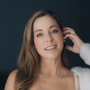 Capture le 2026 04 13 a 11.11.12 e1776075902781 &Agrave; 54 ans, Anick Dumontet en bikini fait &eacute;norm&eacute;ment r&eacute;agir avec ses nouvelles photos