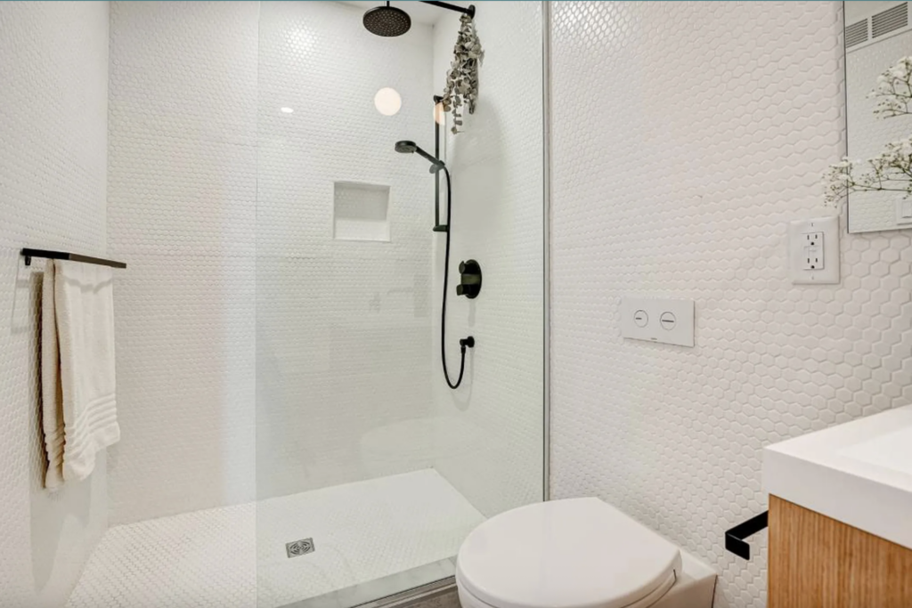 Capture le 2026 04 14 a 08.01.24 Lysandre Nadeau et Claude B&eacute;gin disent au revoir &agrave; leur luxueuse propri&eacute;t&eacute; de r&ecirc;ve: D&eacute;couvrez la en photos